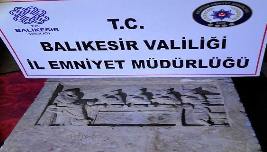 Balıkesir’de 2 bin yıllık mezar steli ele geçirildi