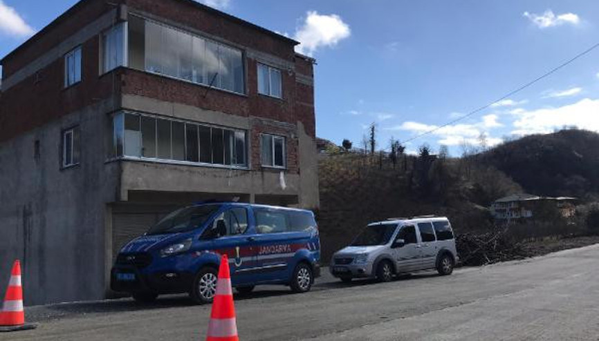 Cenazede 22 kişiye virüs bulaştırdı, mahalle 8 ay sonra ikinci kez karantinaya alındı Cenazede 22 kişiye virüs bulaştırdı, mahalle 8 ay sonra ikinci kez karantinaya alındı