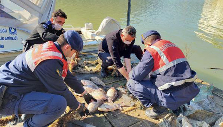 Tahtalı Barajında balık avlayan 2 kişiye, 9 bin lira ceza
