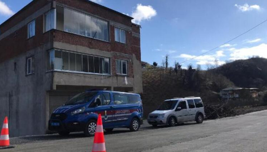 Trabzonda cenazede 22 kişiye virüs bulaştırdı; mahalle ikinci kez karantinada Trabzonda cenazede 22 kişiye virüs bulaştırdı; mahalle ikinci kez karantinada