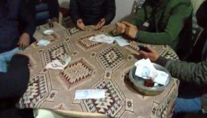 Kumarhaneye dönüştürülen eve baskın 14 kişiye ceza yağdı