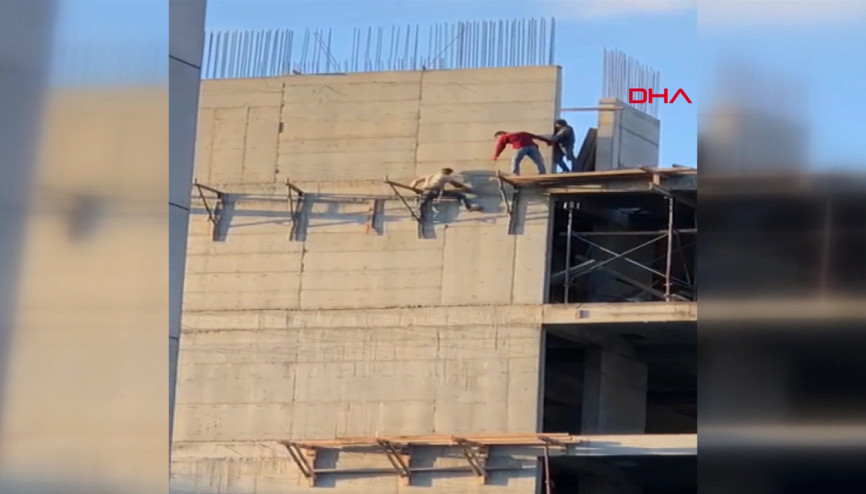 Sultangazide inşaat işçisinin hiçbir önlem almadan tehlikeli çalışması kamerada