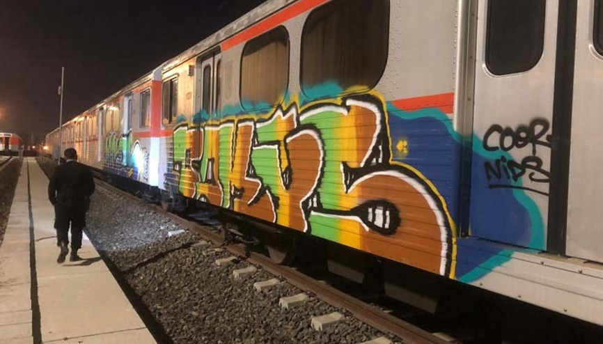 Ankarada şaşkına çeviren olay Metro trenini boyarken yakalandılar