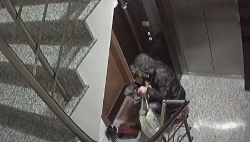 İstanbulda 3 ilçede ayakkabı çalan hırsız kamerada