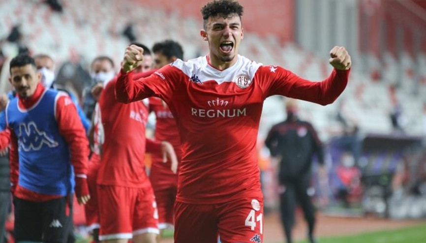 Antalyasporlu futbolcu Gökdeniz Bayrakdarın hedefi Milli Takım