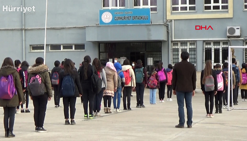 Okullarda yüz yüze eğitim kademeli olarak başladı