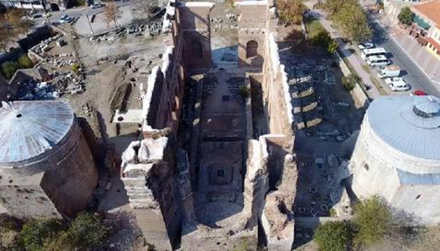 Zeus Sunağının Bergamaya iadesi için çalışmalar başladı Zeus Sunağının Bergamaya iadesi için çalışmalar başladı