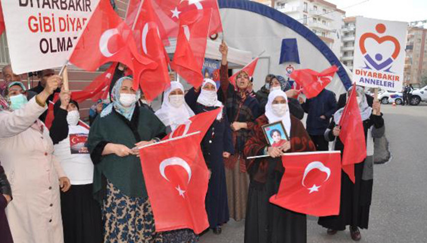 HDP önündeki eylemde 547nci gün; aile sayısı 209 oldu HDP önündeki eylemde 547nci gün; aile sayısı 209 oldu
