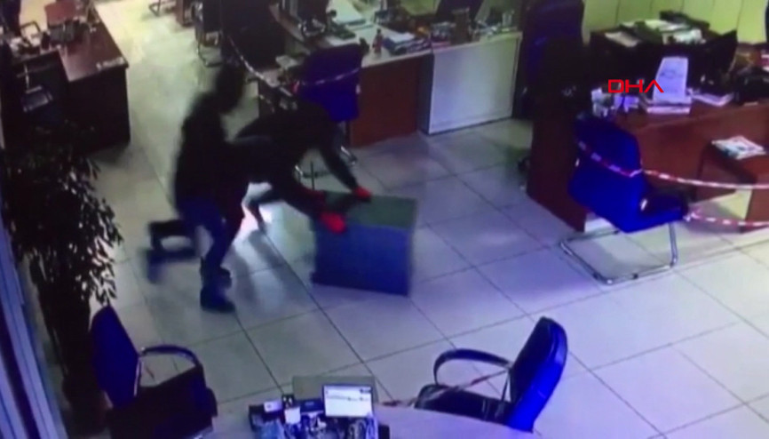 Çelik kasayı sürükleyerek böyle çaldılar