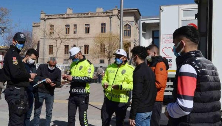 Çok yüksek riskli illerden Aksarayda pazar günü bakkal ve manav da kapalı olacak
