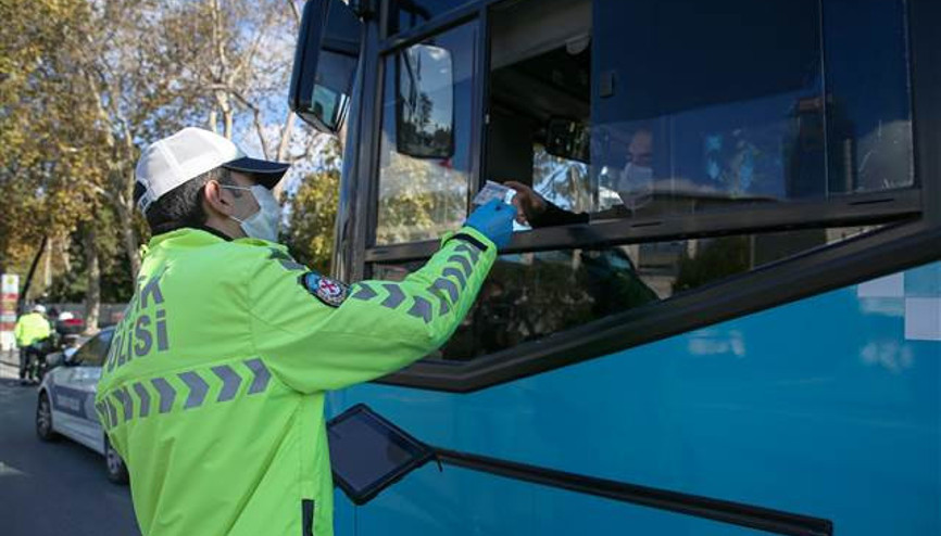 Sokağa çıkma yasağı devam eden yüksek ve çok yüksek risk grubundaki illerde 65 yaş ve üzeri ile 20 yaş altı için şehirlerarası seyahat izinleri nasıl olacak