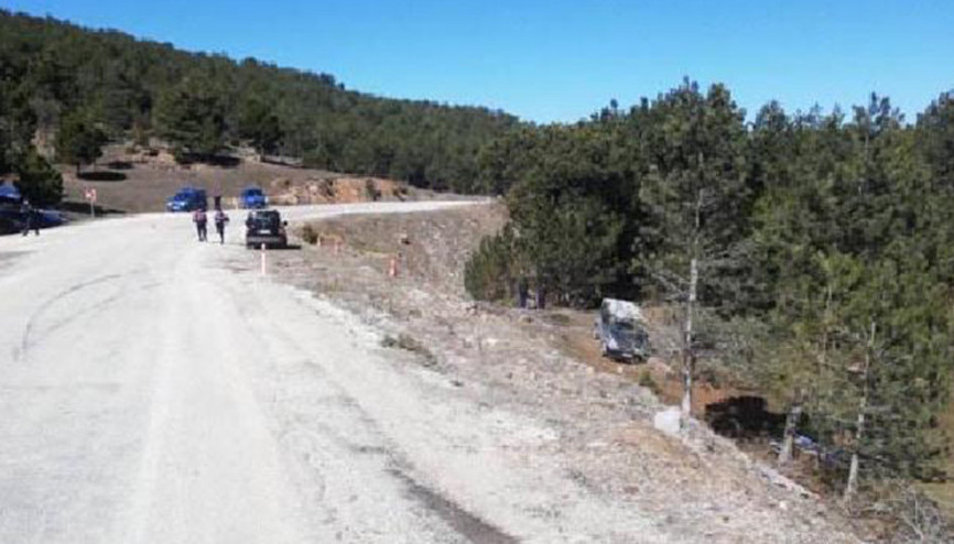 Takla atan minibüsteki çift öldü, torunları yaralandı