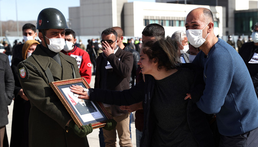 Bitlis şehitlerine veda... Yürek yakan kareler...