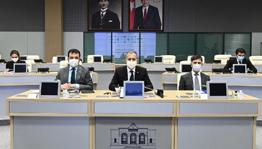 İstanbul Valisi Ali Yerlikayadan koronavirüs sözleri: Mavi kategori için hep birlikte çalışıyoruz İstanbul Valisi Ali Yerlikayadan koronavirüs sözleri: Mavi kategori için hep birlikte çalışıyoruz