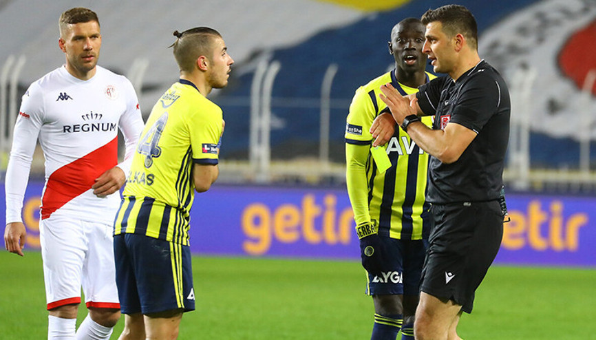 Fenerbahçe-Antalyaspor maçının hakemi Ümit Öztürkün ses kaydı sosyal medyada