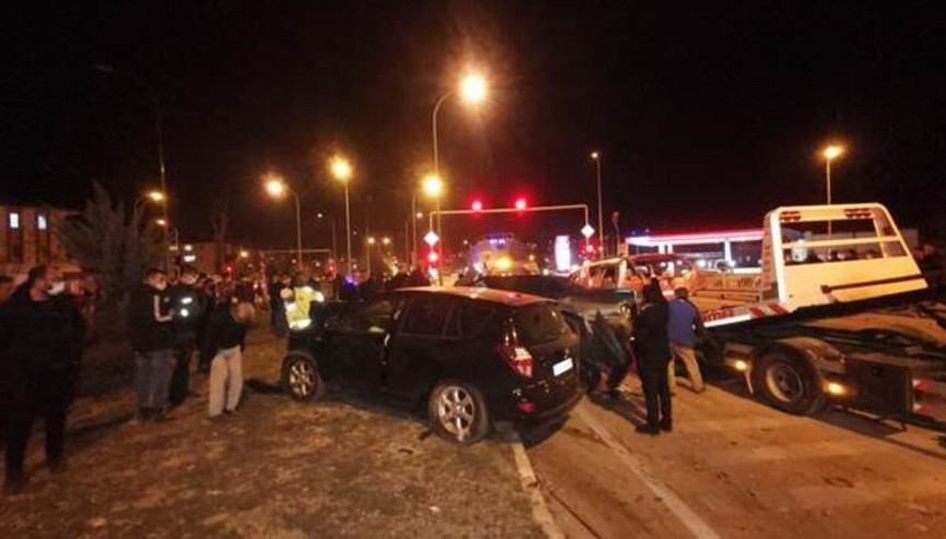 Dinarda 3 aracın karıştığı zincirleme kaza