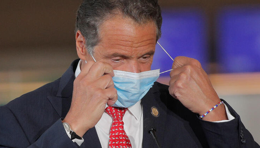 Taciz skandalı büyüyor Vali Cuomoyu kendi partisi istifaya davet etti