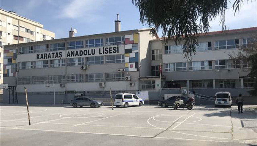 Derste kalp krizi geçiren beden eğitimi öğretmeni hayatını kaybetti