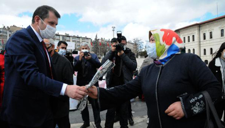 Sivasta, Kadınlar Gününe karanfilli kutlama