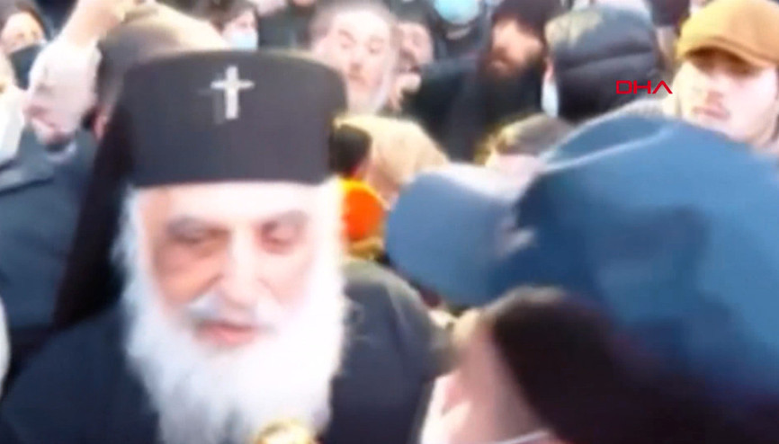 Gürcistanda din adamları ile cemaat arasında arbede