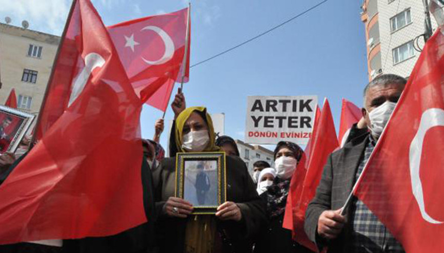 HDP önündeki eylemde 554üncü gün; aile sayısı 214 oldu HDP önündeki eylemde 554üncü gün; aile sayısı 214 oldu