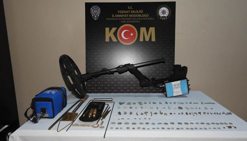 Yozgatta bir evde tarihi eser olduğu değerlendirilen 45 sikke ve 75 obje ele geçirildi
