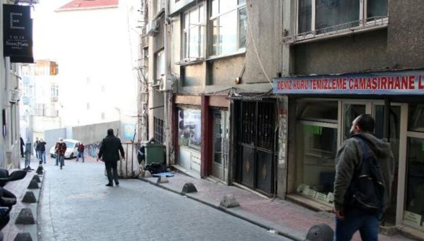 Beyoğlunda trans bireyin yüzüne tuz ruhu atıldı