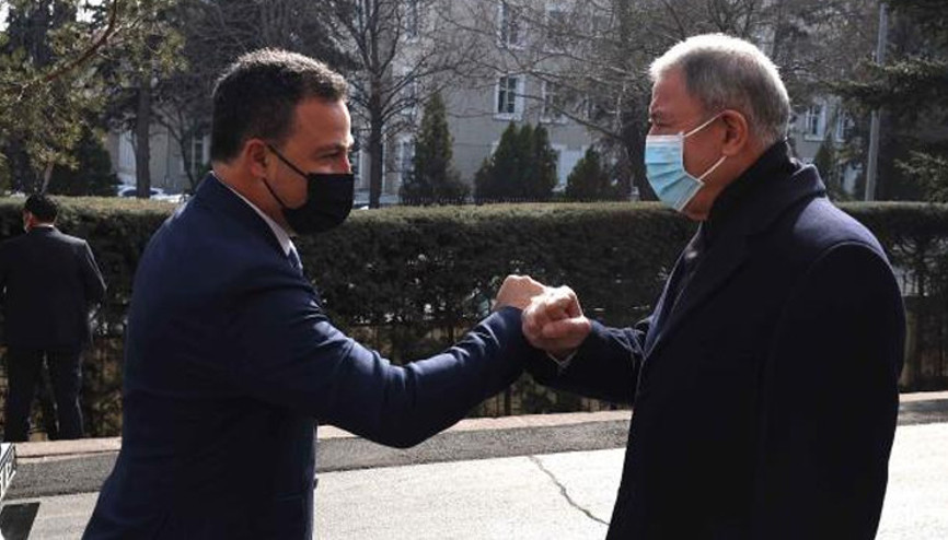 Bakan Akar, Arnavut mevkidaşıyla görüştü