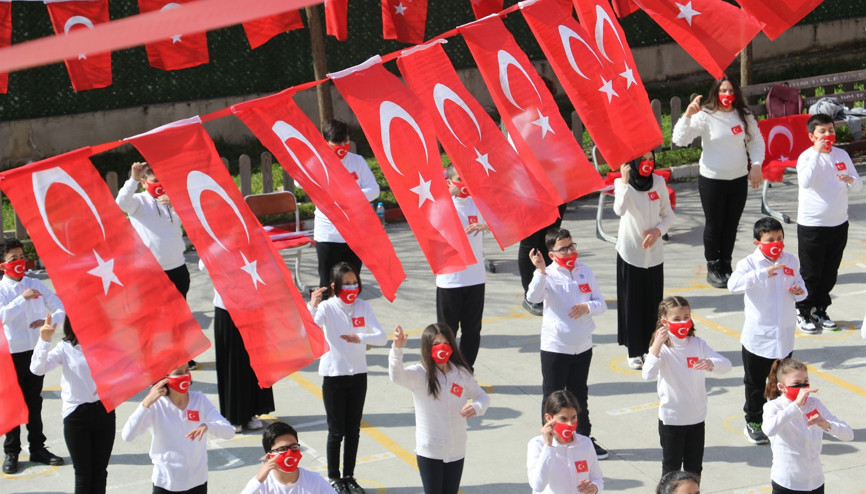 İstiklal Marşını işaret diliyle okudular