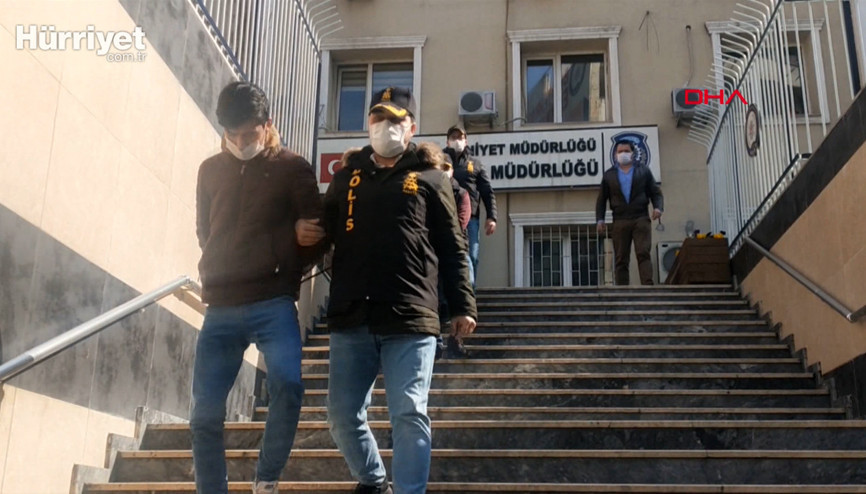 Yaşlı kadına evini de sat diyen  dolandırıcılar suçüstü yakalandılar