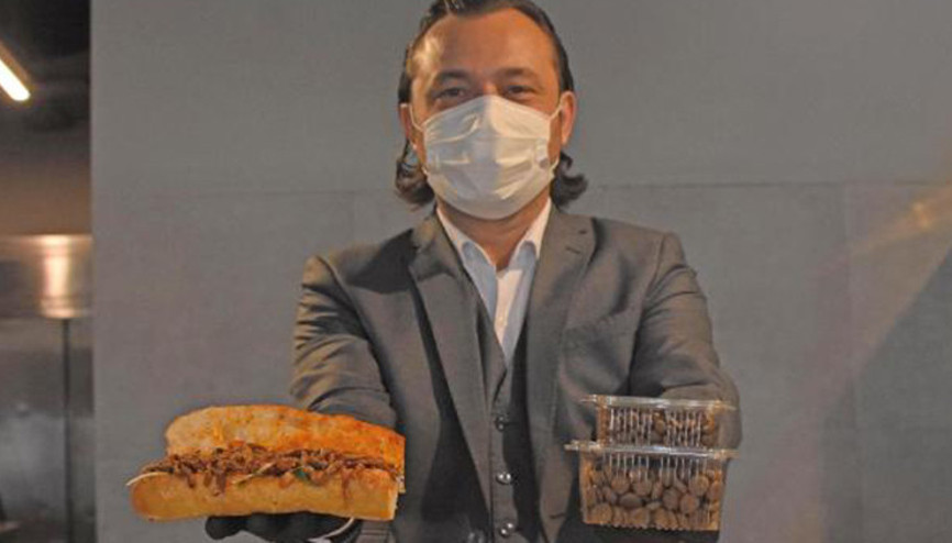 Konyada hayvansever restoran; paket servise hediye kedi- köpek maması