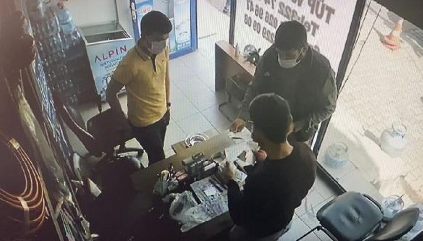 Kameradan belirlenen tırnakçılık şüphelisi 4 kişi yakalandı
