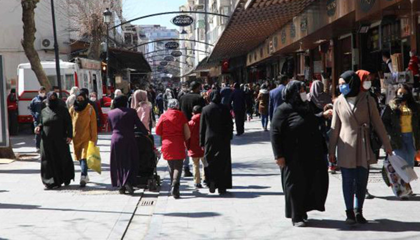 Gaziantepte çarşı ve meydanlarda yoğunluk