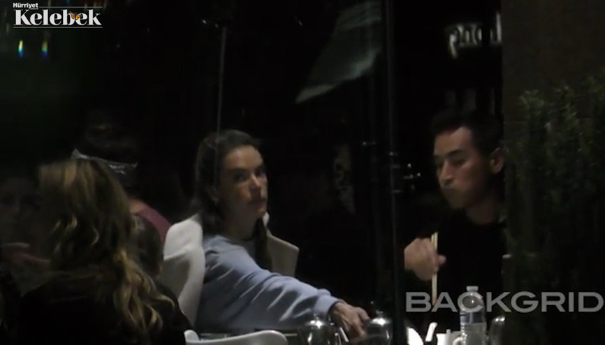 Aşkını öpücükle mühürledi