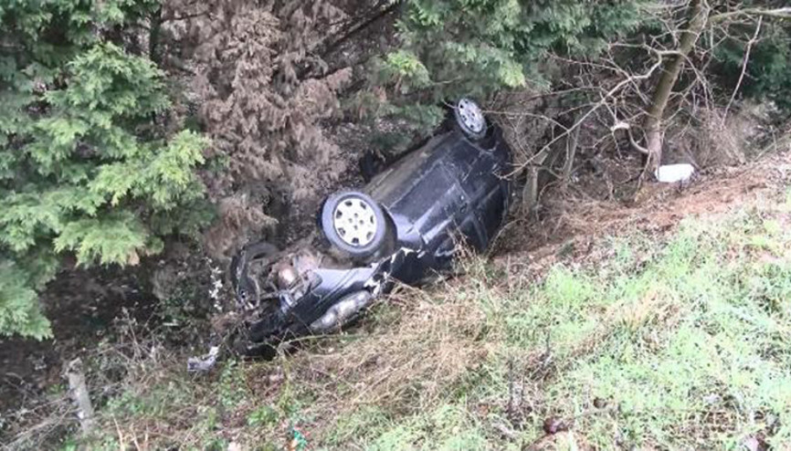 Pendikde otomobil şarampole devrildi