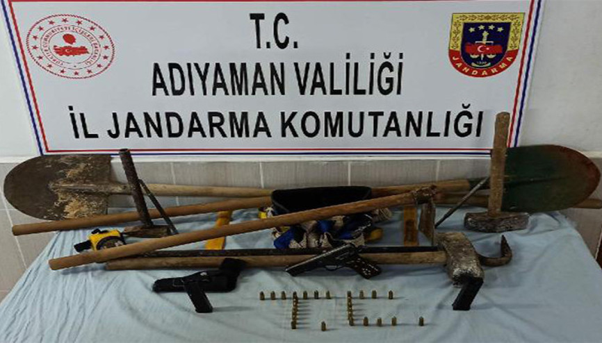 Besni’de kaçak kazıya 7 gözaltı