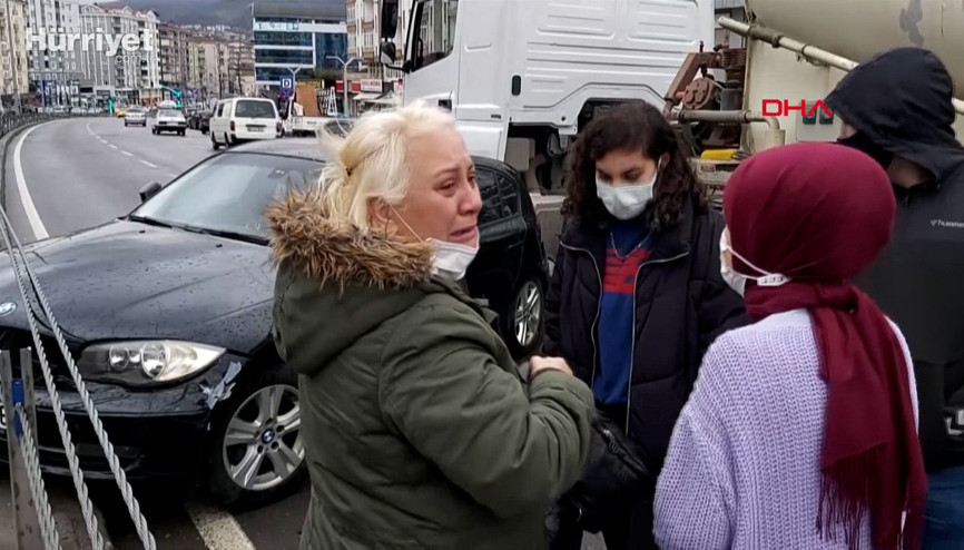 Kaza yaptıktan sonra şoka giren sürücü dakikalarca ağladı