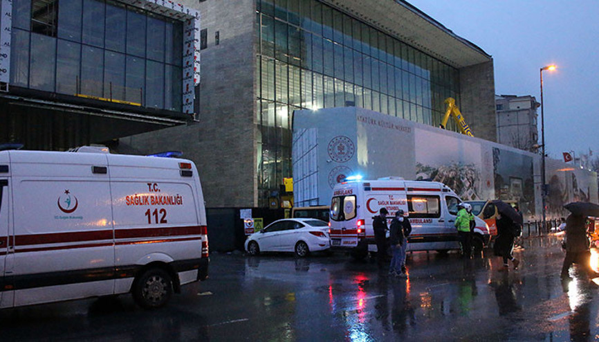 AKM’de asma tavan işçilerin üzerine çöktü: 4 yaralı