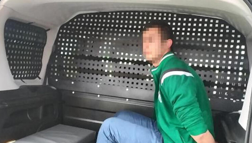 Yarım saat içinde 3 kişiyi bıçakladı, gözaltına alındı