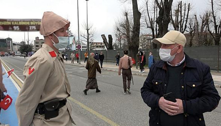 Gençler, Çanakkale Zaferinin yıl dönümünde sokağa indi, farkındalık çalışması yaptı Gençler, Çanakkale Zaferinin yıl dönümünde sokağa indi, farkındalık çalışması yaptı