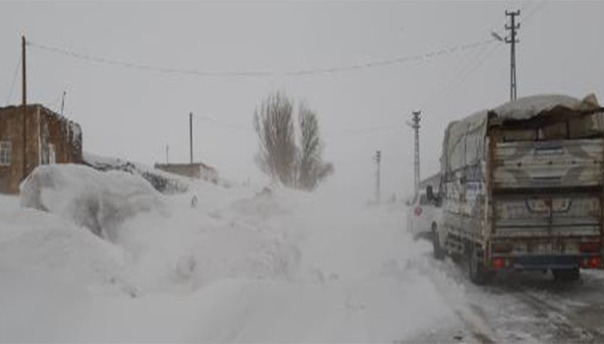 Ağrı- Kars yolunda ulaşıma fırtına engeli