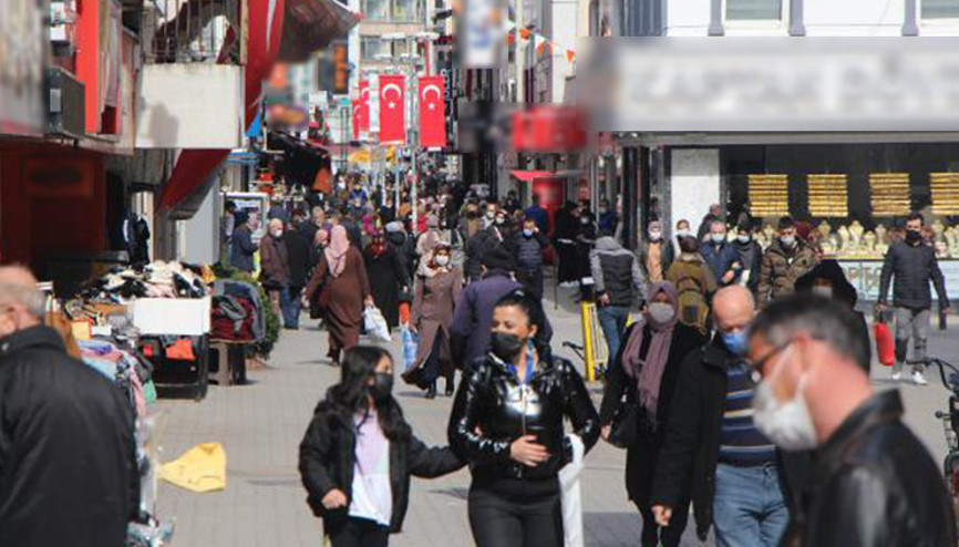 Vaka sayısının zirve yaptığı Samsun’da cadde ve sokaklarda insan yoğunluğu