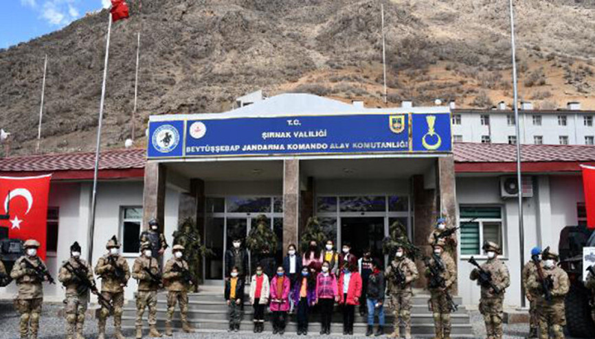 Beytüşşebapta 18 Mart töreni; öğrenciler, komandolarla buluştu