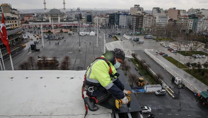 AKMdeki çökmede işçileri baret kurtardı