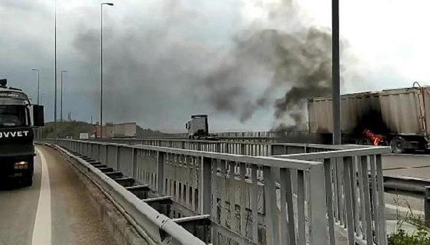 Yanan TIRın yardımına TOMA yetişti