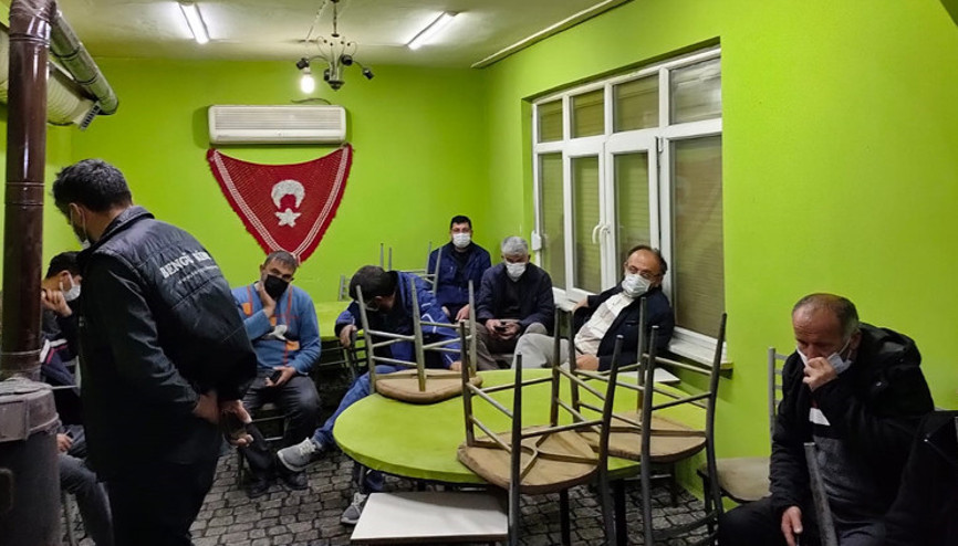 Konyada, kumarhaneye çevrilen eve baskın; 18 kişiye 72 bin TL ceza