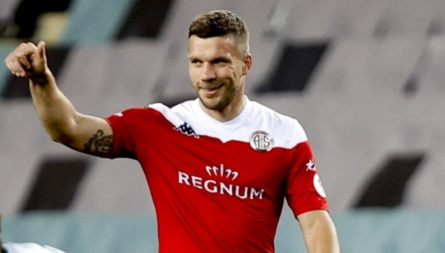 Lukas Podolski 16 hafta sonra ilk 11de başladı, 83 gün sonra golle tanıştı