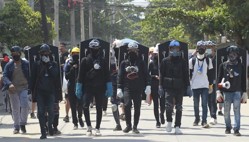 Myanmarda komşu ülkelere sığınma hazırlığındaki vatandaşların sayısı artıyor