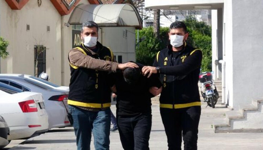 Adanada bıçaklı gaspçı olay yerine geri dönünce yakalandı