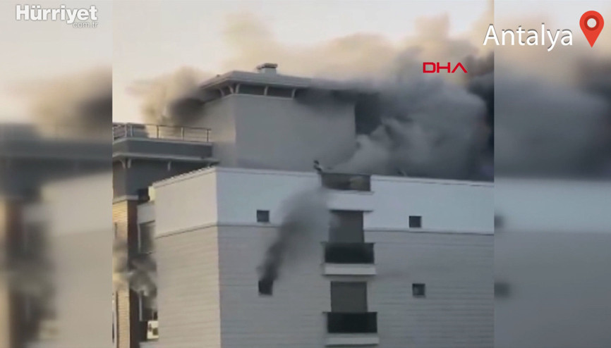 Antalyada korkutan yangın; terasa çıkıp yardım istediler